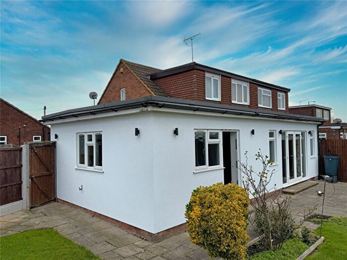 3 Bedroom Bungalow For Sale In Cannon Close, Stanford-Le-Hope, Essex, SS17