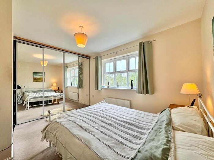 3 Bedroom Town House For Sale In Woodhead View, Jump, Barnsley, S74