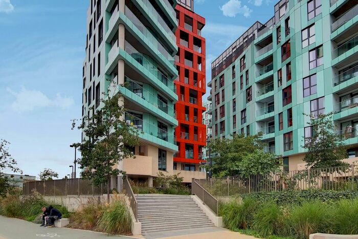 2 Bedroom Flat To Rent In Telegraph Avenue, Greenwich, London, SE10