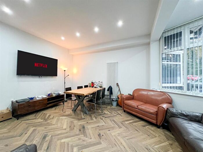 6 Bedroom House To Rent In Crookesmoor Road, Sheffield, S10