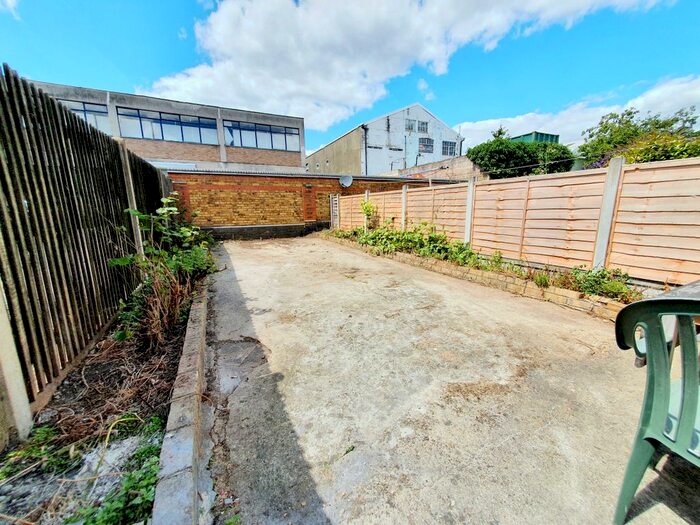 2 Bedroom Flat To Rent In Ashfield Road, Manor House, N4