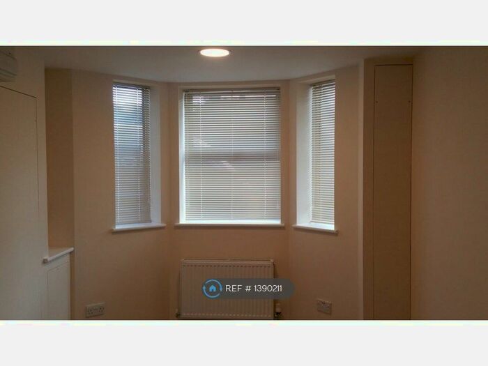 Studio To Rent In Dallow Road, Luton, LU1