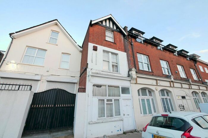 1 Bedroom Flat To Rent In High Road, Arnos Grove, N11