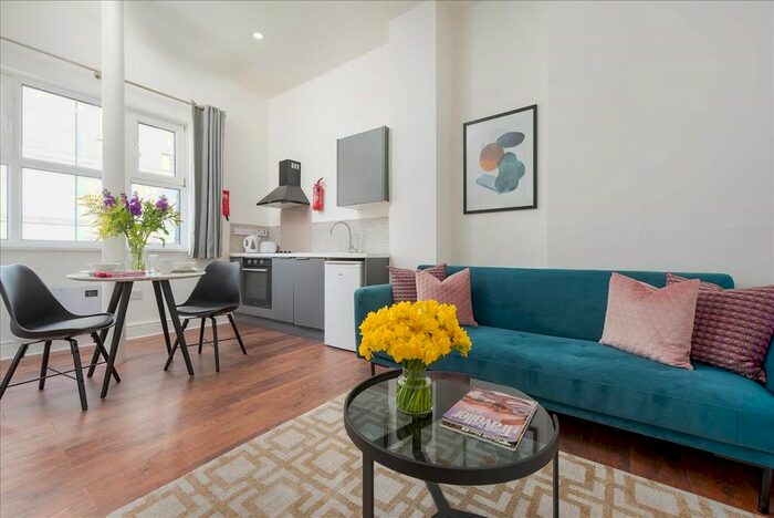 1 Bedroom Flat To Rent In Warwick Road (/), London, SW5