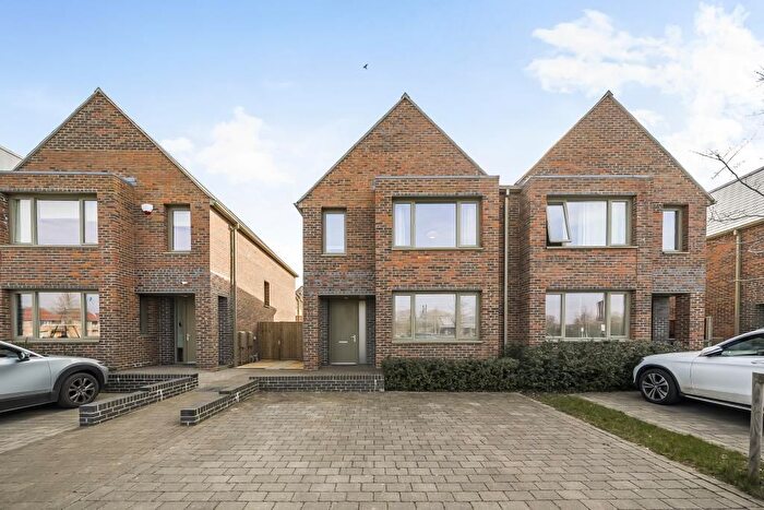 3 Bedroom Semi-Detached House To Rent In The Cloisters, Barton Fields Road, OX3