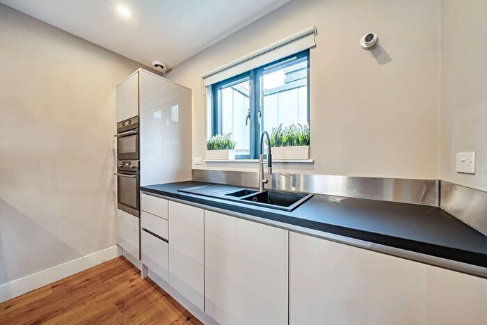 2 Bedroom Flat To Rent In Fulham Road, Chelsea, London, SW10