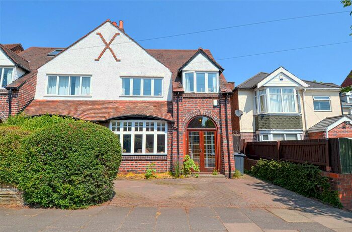 3 Bedroom Semi-Detached House For Sale In Woodthorpe Road, Birmingham, West Midlands, B14