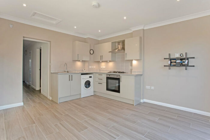 1 Bedroom Flat To Rent In Anyards Road, Cobham, Surrey, KT11