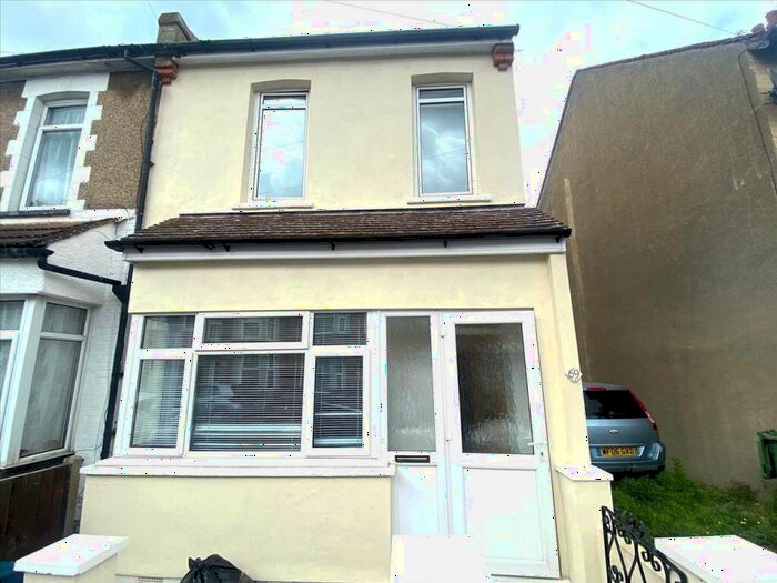 3 Bedroom End Of Terrace House To Rent In Southend On Sea, SS2