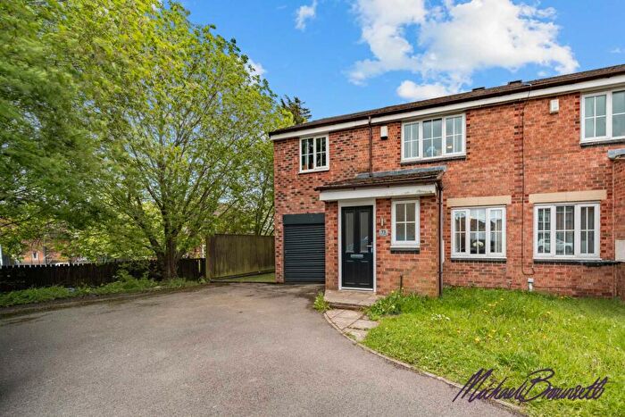 3 Bedroom Semi-Detached House For Sale In Lime Vale Way, Bradford, BD6