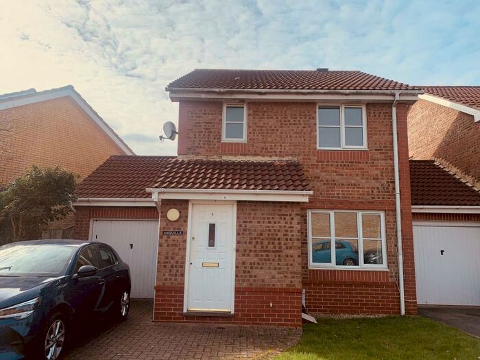 3 Bedroom House To Rent In Harvest Close, Bradley Stoke, Bristol, BS32