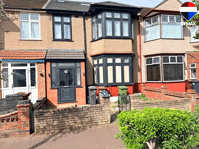 5 Bedroom Terraced House To Rent In Woodbridge Road, Barking, IG11
