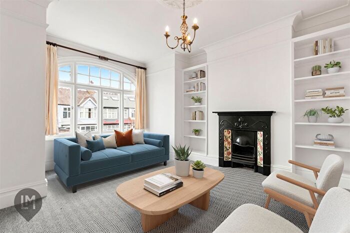 3 Bedroom Flat For Sale In Durnsford Road, London, SW19