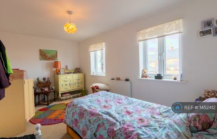 4 Bedroom Semi-Detached House To Rent In Roberts Road, Colchester, CO2