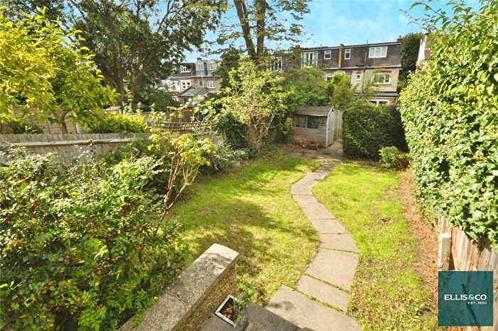 2 Bedroom Apartment To Rent In Queens Avenue, Finchley, N3