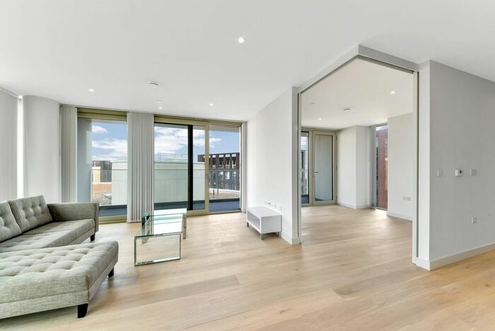 2 Bedroom Flat To Rent In Liner House, Royal Wharf, London, E16
