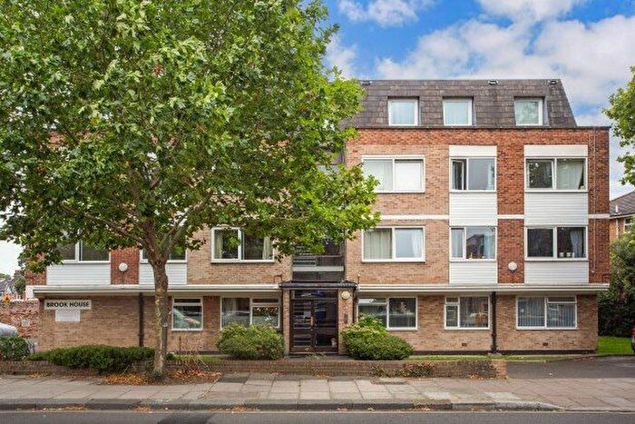 2 Bedroom Flat To Rent In London Road, Twickenham, TW1