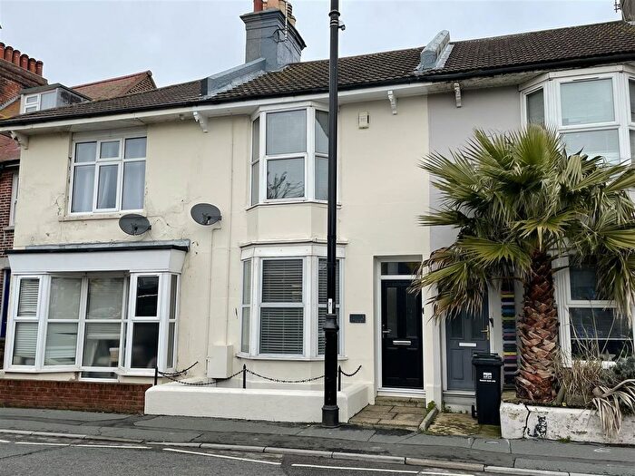3 Bedroom Terraced House To Rent In New Road, Littlehampton, BN17