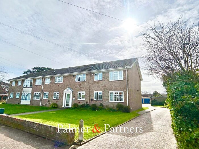 2 Bedroom Apartment For Sale In Holland Road, Clacton-on-Sea, Essex, CO15