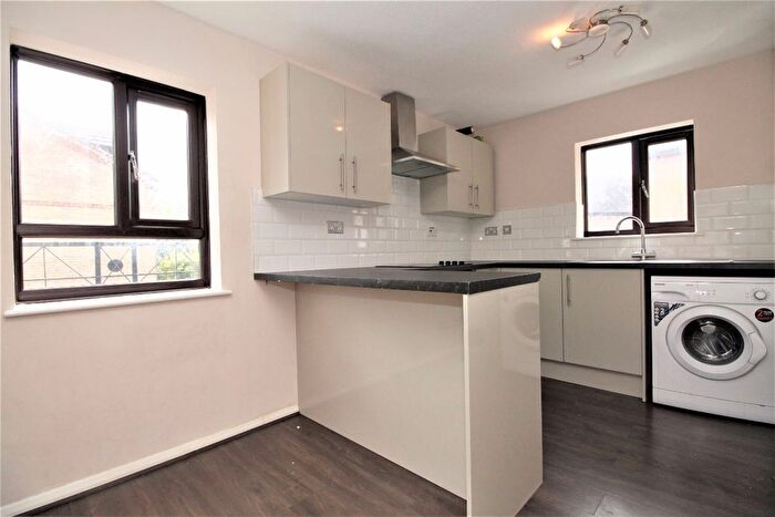 2 Bedroom Flat To Rent In Hallywell Crescent, Beckton, E6
