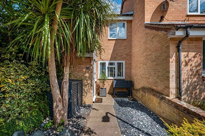 1 Bedroom Terraced House For Sale In Alder Close, Tunbridge Wells, TN4