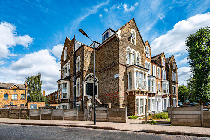 1 Bedroom Flat To Rent In St Marks Rise, , Dalston, London, E8