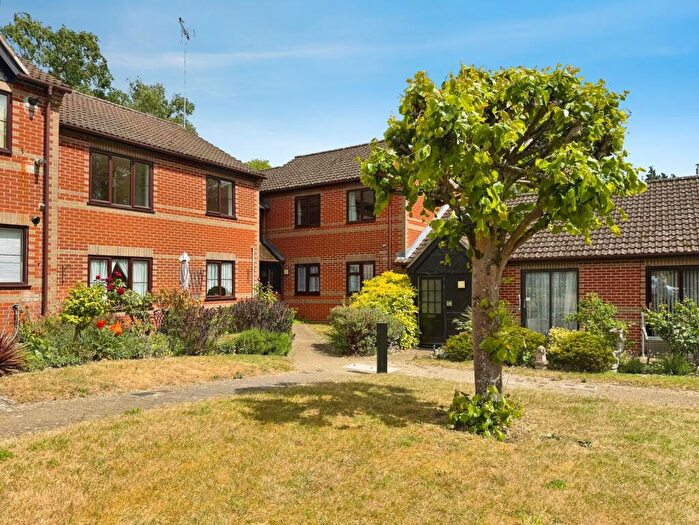 2 Bedroom Apartment For Sale In Copenhagen Walk, Crowthorne, Berkshire, RG45