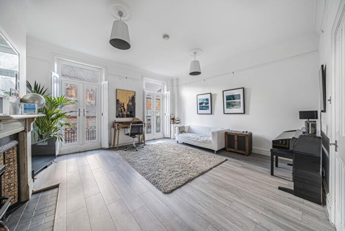 1 Bedroom Flat To Rent In Boutflower Road, Battersea, London, SW11