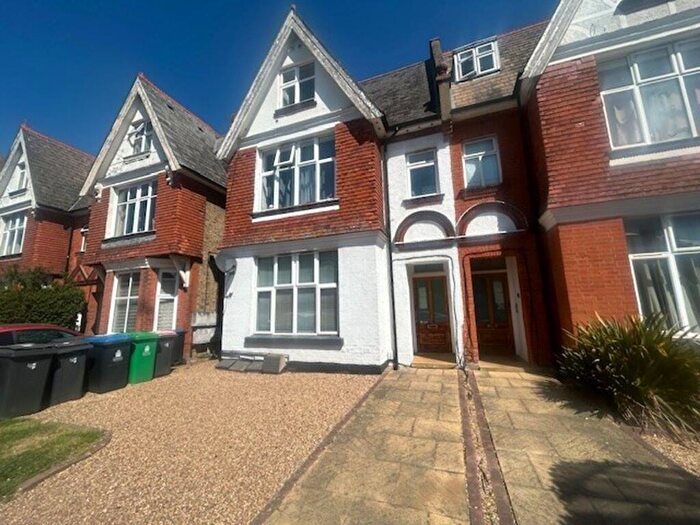 1 Bedroom Flat To Rent In King Charles Road, Surbiton, KT5