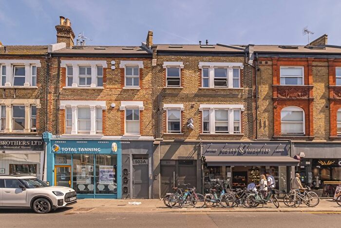 2 Bedroom Flat To Rent In Garratt Lane, London, SW18