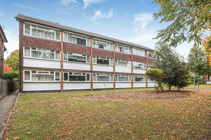 2 Bedroom Apartment For Sale In Albion Road, Sutton, SM2