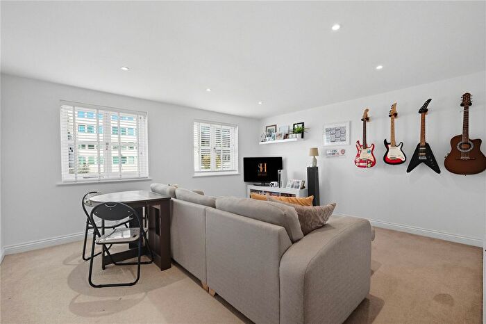 1 Bedroom Maisonette For Sale In Moulsham Street, Chelmsford, Essex, CM2