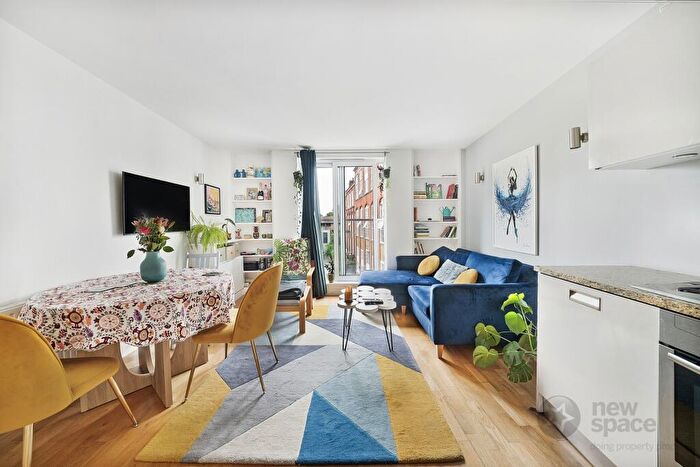 2 Bedroom Flat To Rent In , Enfield Road, Haggerston, N1