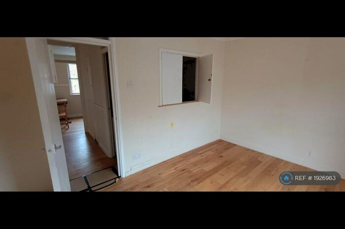 1 Bedroom Flat To Rent In Cressingham Road, London, SE13