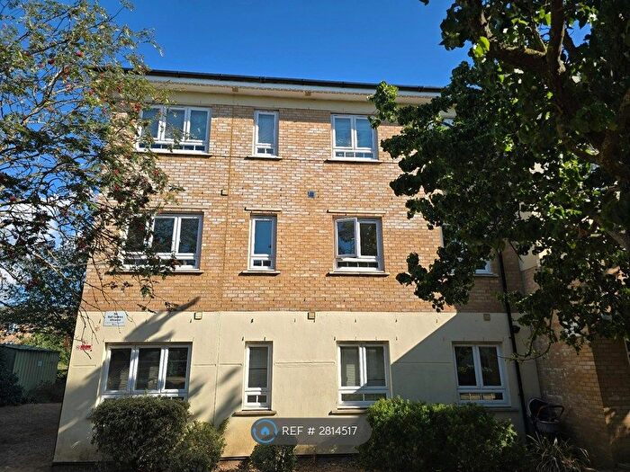 2 Bedroom Flat To Rent In Vermillion Court, Feltham, TW13