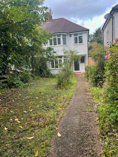 3 Bedroom Semi-Detached House To Rent In Watford Way, London, NW4