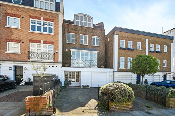 3 Bedroom Terraced House To Rent In Campden Hill Square, Kensington, London, W8