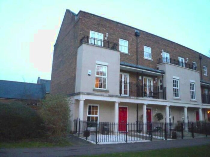 3 Bedroom Property To Rent In Eleanor Walk, Greenhithe, DA9