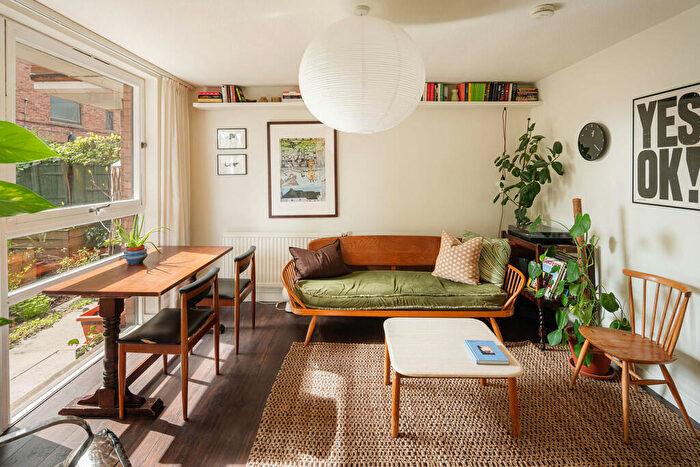 1 Bedroom Apartment For Sale In Don Phelan Close, London, SE5