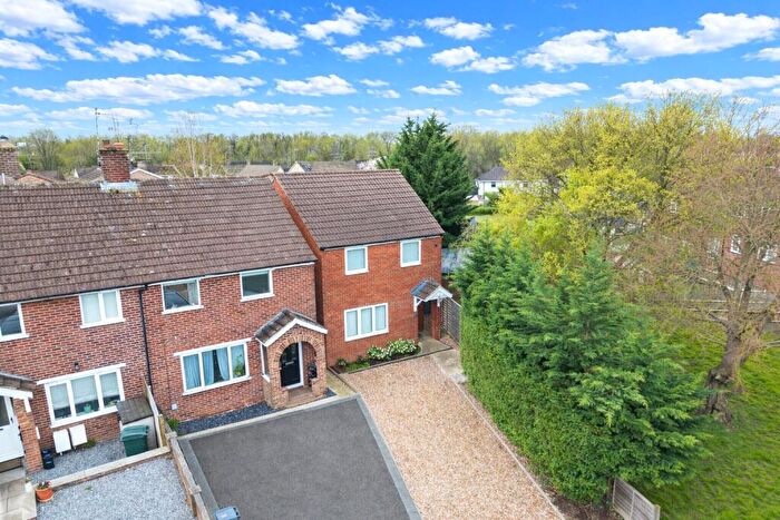3 Bedroom Detached House For Sale In Ashampstead Road, Reading, Berkshire, RG30