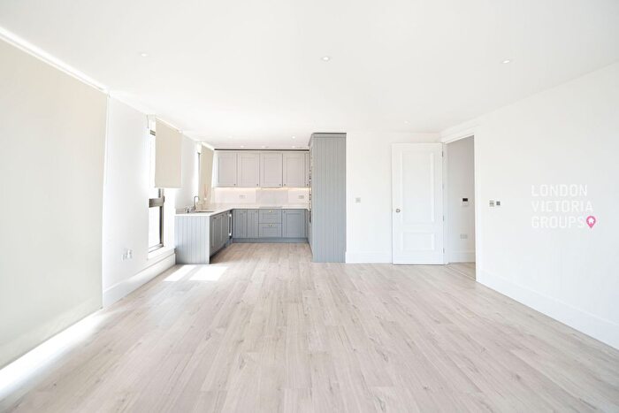 2 Bedroom Flat To Rent In Lyon House, Chaplin Drive, Barnet, EN4