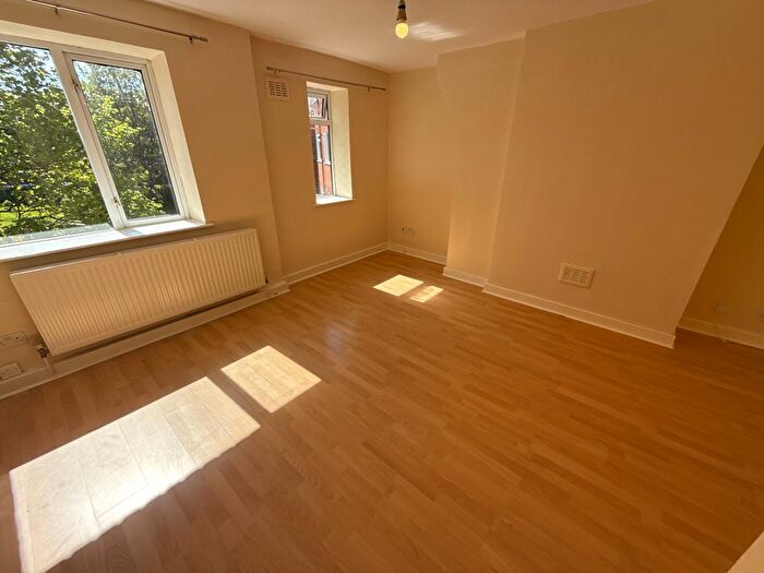 2 Bedroom Flat To Rent In Eccles New Road, Salford, M5