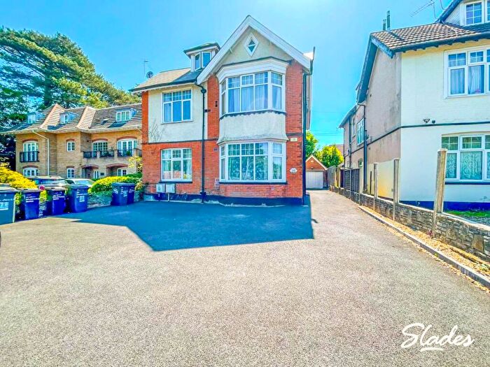 2 Bedroom Apartment To Rent In Holdenhurst Road, Bournemouth, Dorset, BH8