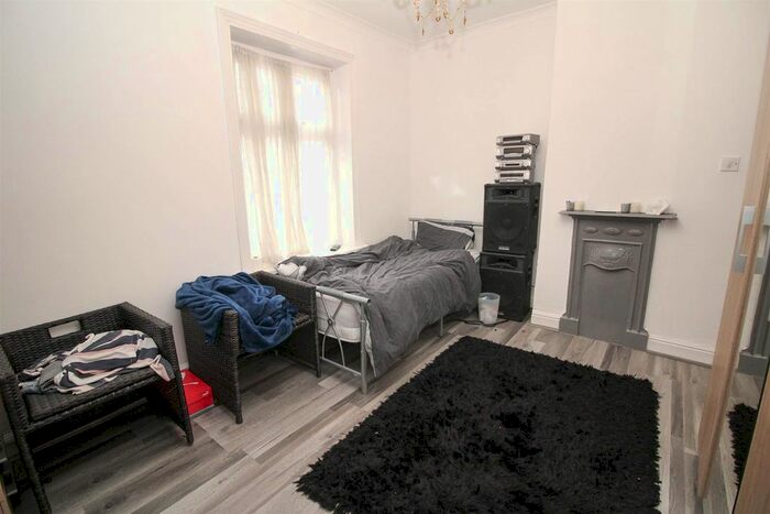 3 Bedroom Terraced House For Sale In Ramsey Street, Bradford, BD5