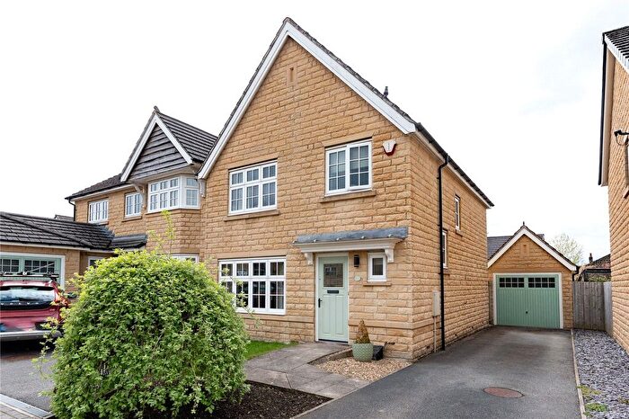 3 Bedroom Detached House For Sale In Branwell Close, Guiseley, Leeds, West Yorkshire, LS20
