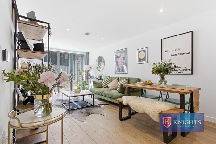 1 Bedroom Flat For Sale In Lapwing Heights, Hale Village, London, N17