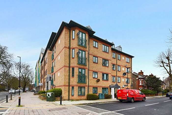 2 Bedroom Flat For Sale In Silver Crescent, Chiswick, W4