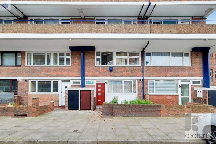 3 Bedroom Maisonette To Rent In Payne Street, London, SE8