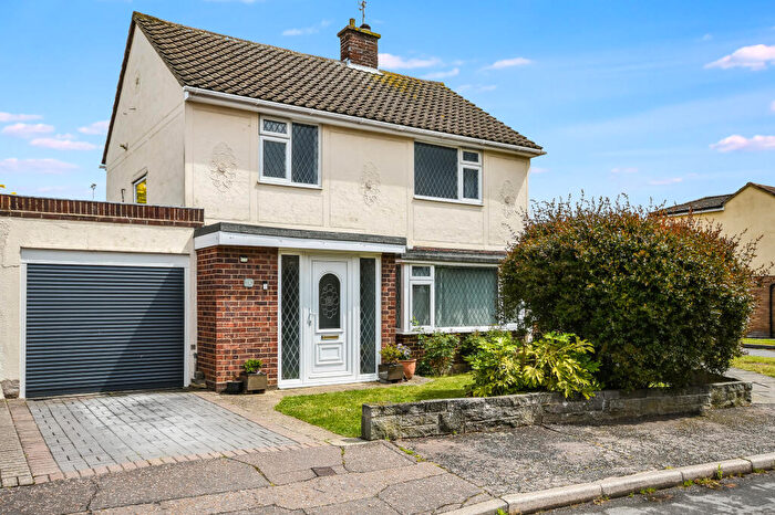 3 Bedroom Link Detached House For Sale In Tavistock Road, Old Springfield, Chelmsford, CM1