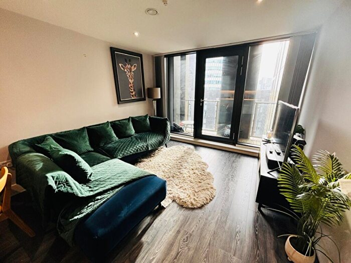 2 Bedroom Flat To Rent In Hallmark Tower, Cheetham Hill Road, M4